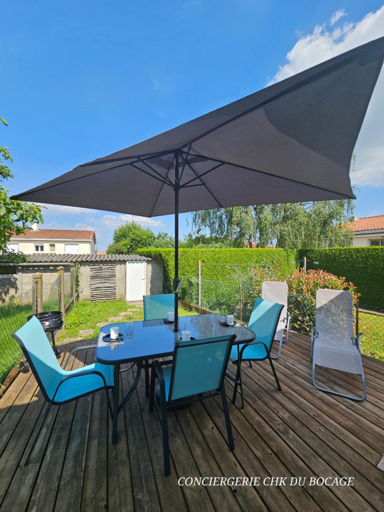 Le Petit Ecureuil Charmant Gite Jardin Terrasse Les Herbiers Exterior photo
