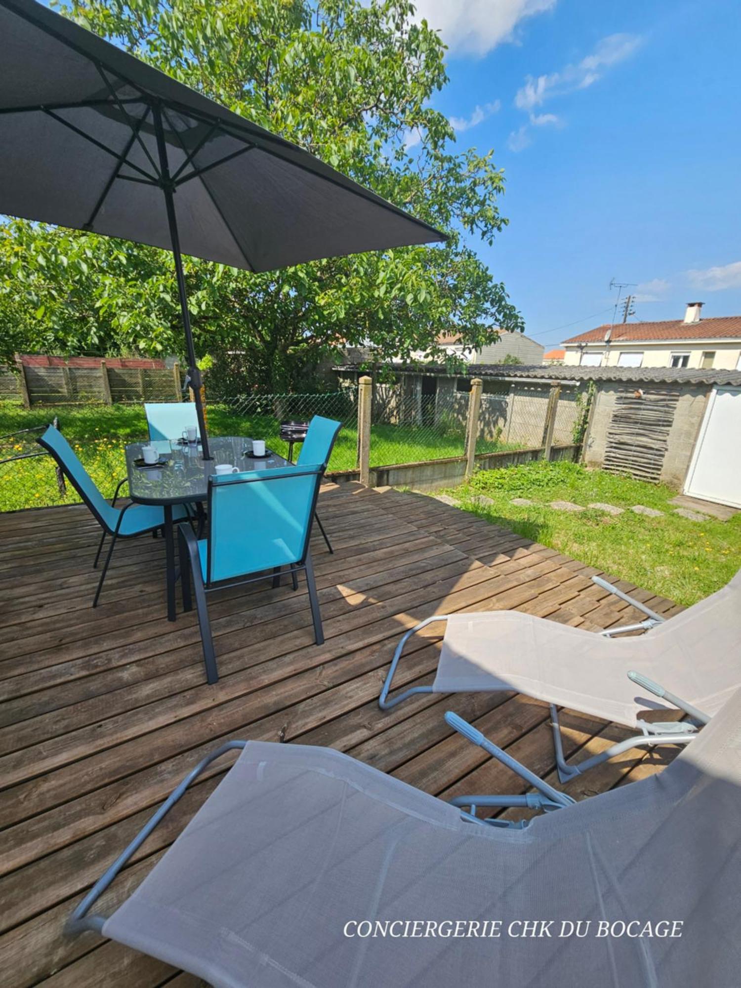 Le Petit Ecureuil Charmant Gite Jardin Terrasse Les Herbiers Exterior photo